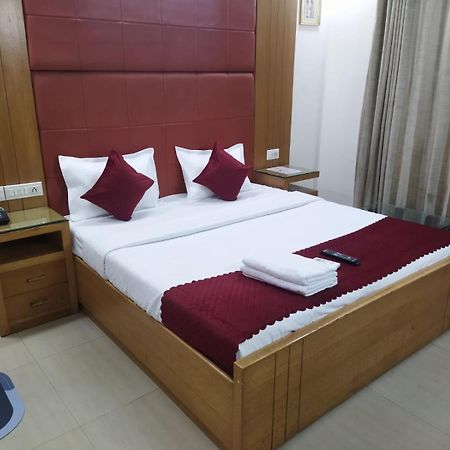 Signature Plaza Hotel New Delhi Exterior photo