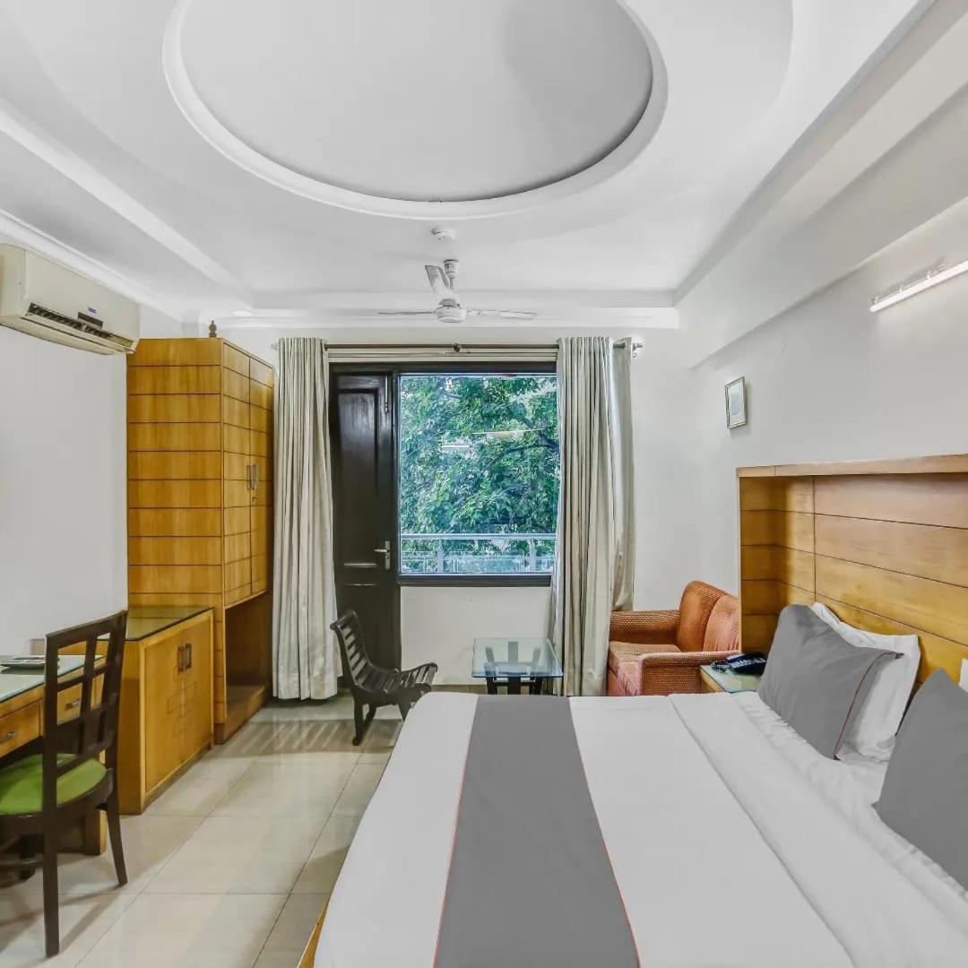 Signature Plaza Hotel New Delhi Exterior photo